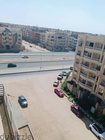 بالتجمع الخامس بحي الاندلس 2 بالمستثمر الصغير شقه للبيع