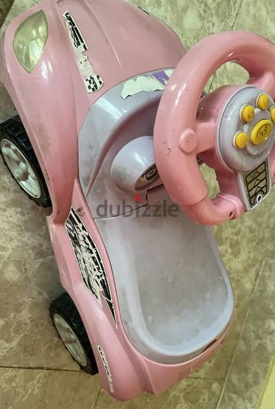 للبيع سيارتين ألعاب أطفال بحالة جيدة