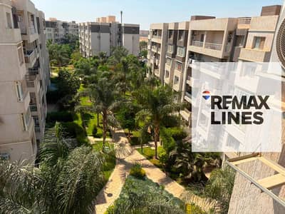 Apartment for sale in Madinaty B10, area 140m, finished by Talaat Moustafa Company, garden view, fifth floor, in front of services, New Cairo