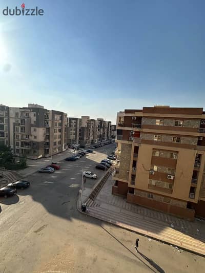 للبيع شقه في كومبوند دار مصر القرنفل التجمع الاول مباشره علي امام بوابه 24الرحاب و السوق الشرقي مساحه 130م عماره منفرده بفيو مفتوح دقيقه لبوابه 1 او 2