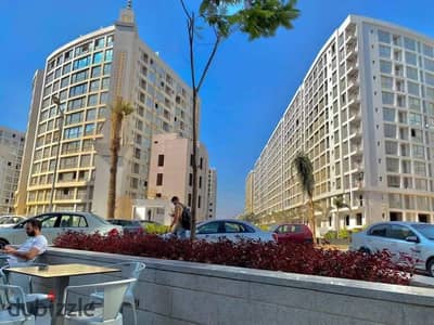 شقه للبيع فى كمباوند وان قطاميه ١٩٠ متر نصف تشطيب بالجراج