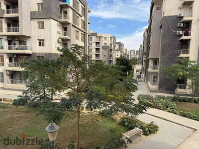 للايجار شقه في كومبوند دار مصر الاندلس القاهره الجديده مباشره علي التسعين الجنوبي وكومبوند الهايد بارك ودقايق للجامعه الامريكيه مساحه 150م ناصيه
