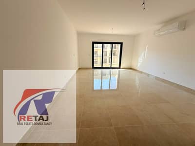 شقة أول سكن للإيجار في فيفث سكوير بالمطبخ والتكييفات
