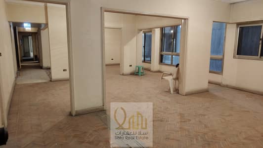 210متر للبيع بموقع متميز علي شارع التحرير الرئيسي