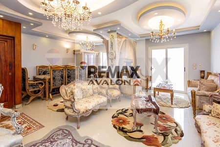 Apartment for sale 230 Cleopatra (steps from the sea)