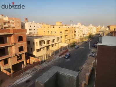 شقة استلام فوري بحري 300 م من المالك مباشره فيو جاردن في القرنفل فيلات 2  تاني نمره من القرنفل هايتس  بالتجمع الخامس | بالقرب من الرحاب