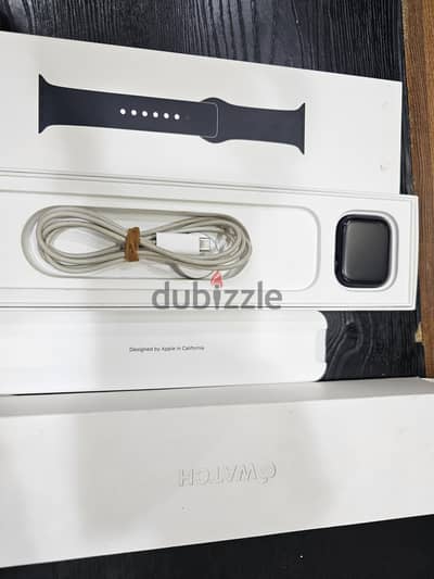 Apple watch series 7 بالكارتونة وكل المشتملات