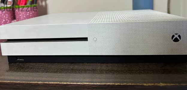 Xbox One s with controller & box