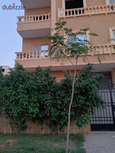 شقة في الثامنة عمارات أمام كومباوند حسن علام
