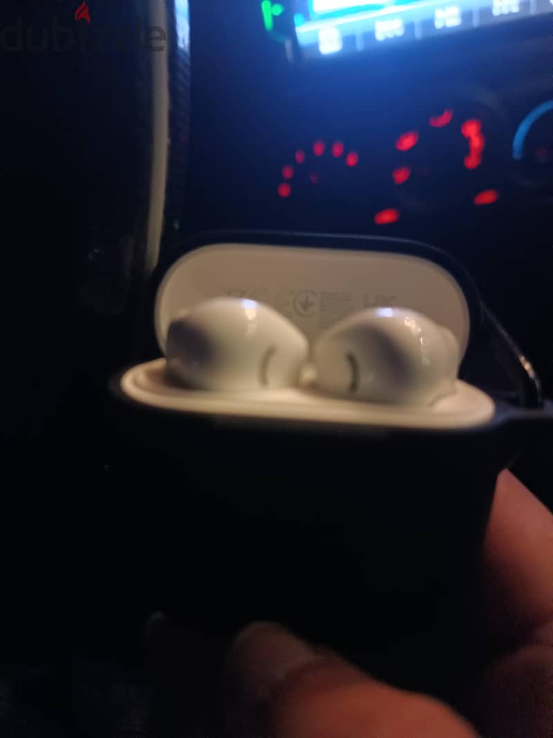 new earbuds 1