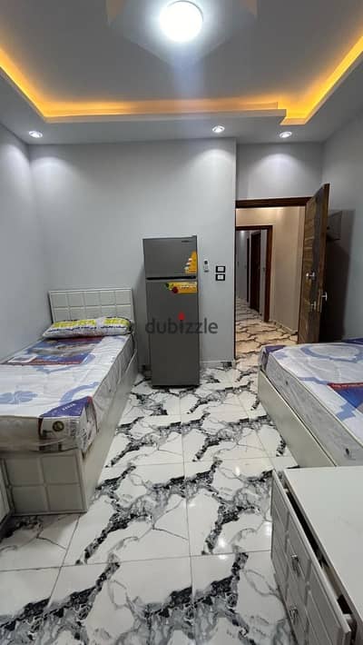 Available studio for rent in October City, 1st district, neighborhood 6, fourth floor, includes water and electricity, close to all services, minutes from Al-Hosari Mosque, excellent area