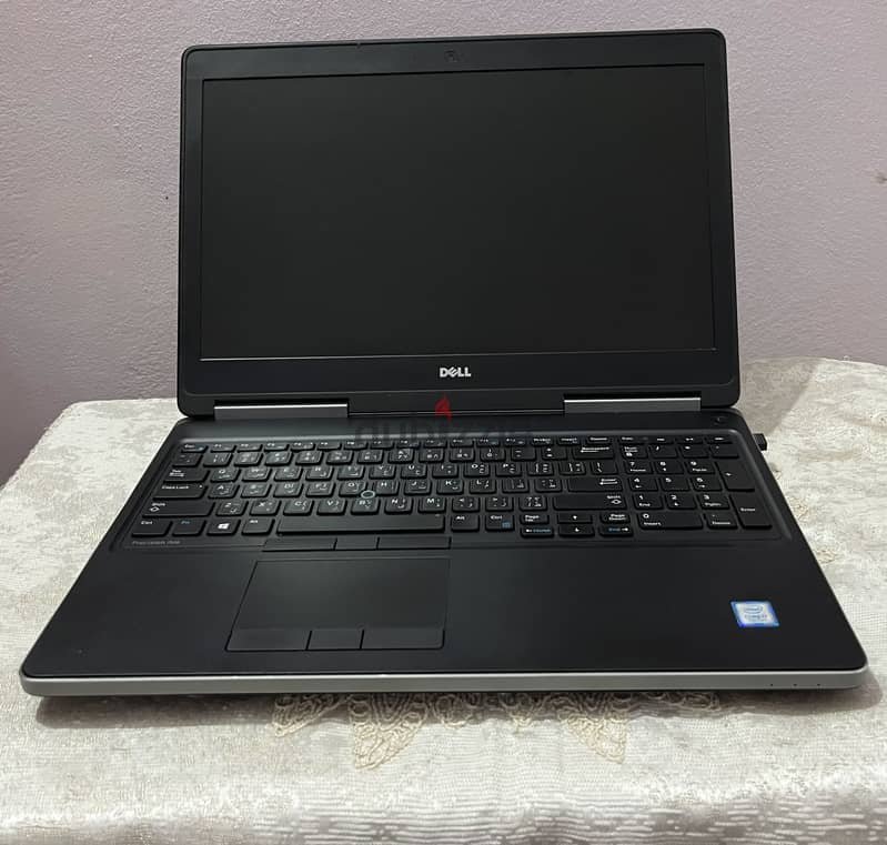 Dell Precision 7520. 3