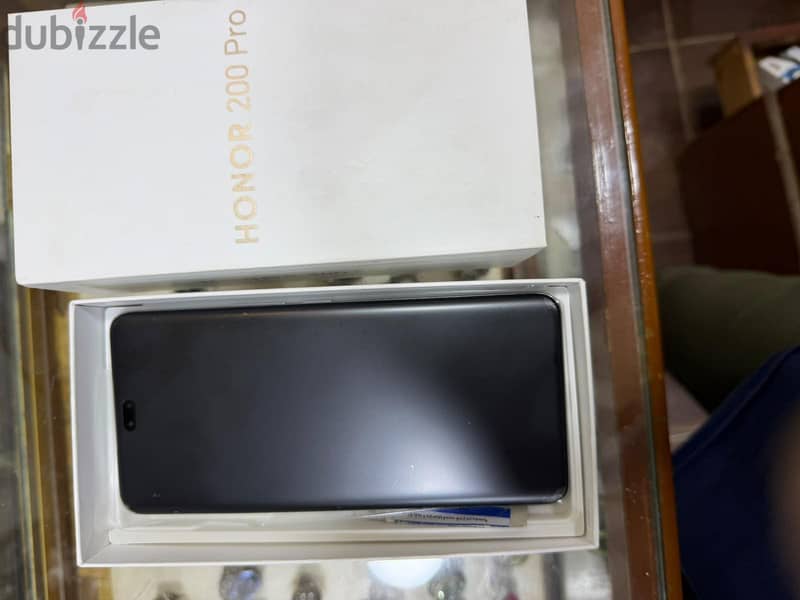 Honor 200 Pro 1