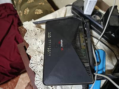 راوتر اتصالات نت منزلى مستعمل يشبه الجديد