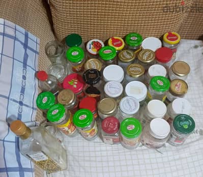 ٣٨ برطمان و زجاجتين للبيع