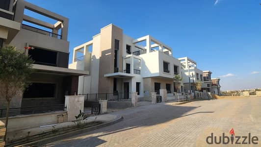 فرصة مميزة توين هاوس للبيع في Kings range 2 – New Giza -  مباني 305م  أرض 370م - استلام الشهر القادم