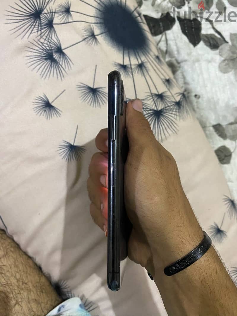 Apple - iPhone X 11
