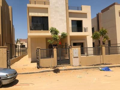 فيلا مستقلة بمساحات مميزة داخل كمبوند  ألما  في  الشيخ زايد   مباني 363م  أرض 450م