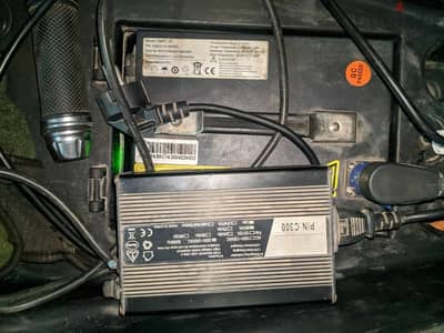 للبيع بطارية ليثيوم ايون 60v 28AH