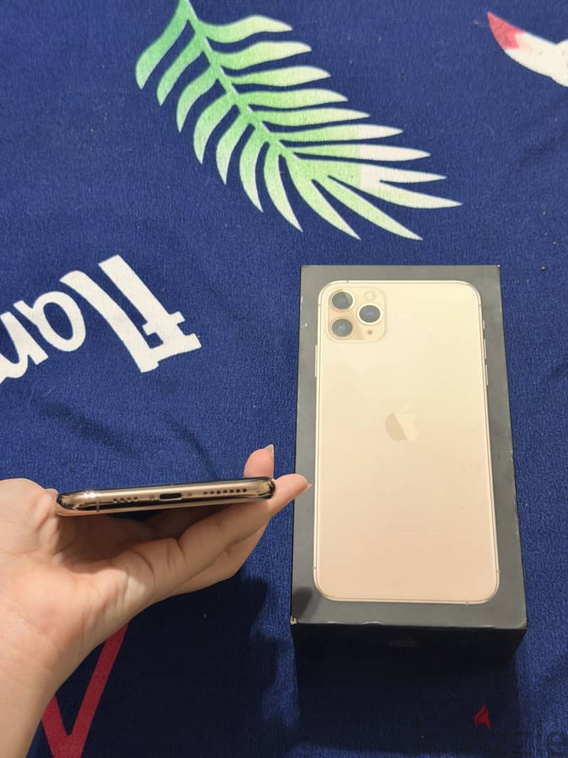 Apple - iPhone 11 Pro Max 3