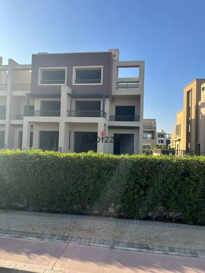 تاون هاوس كورنر للبيع في Kingsrange – New Giza  بمساحه  أرض 480م  Main Street