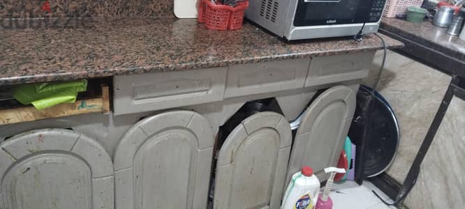 مطبخ كامل للبيع بالرخامه ووحده الحوض