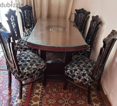 سفرة ٦ كراسى بحالة الجديدة زجاج ١٠ مم