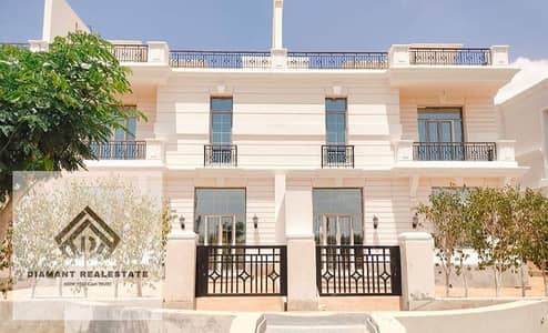 فيلا تاون هاوس كورنر استلام فوري متشطبه VIP بخصم 30% تحت اداره هايد بارك في كمبوند فيلل وقصور فقط بالتقسيط علي 12سنه