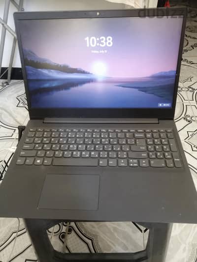 للبيع لاب توب Lenovo IdeaPad V15-ADA بحالة ممتازة 