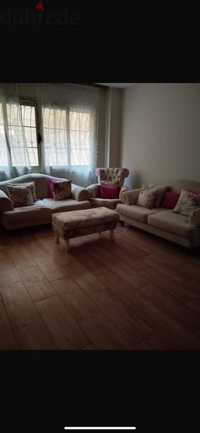 للبيع انتريه خشب زان٢ كنبه مقعدين + ا كرسى + ابانكيت للبيع انتريه خشب زان٢ كنبه مقعدين + ا كرسى + ابانكيت
