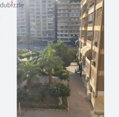 شقة بجوار النادي الاهلى على حسن مأمون الرئيسي دور تاني بأسانسير ؛