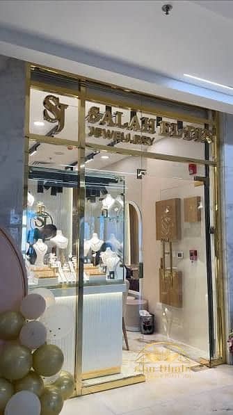  A fantastic rental opportunity. . . a ground-floor shop at the entrance of Rock Gold Mall.