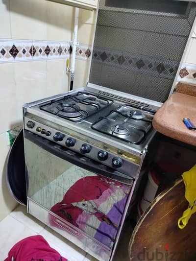 كريازى4عيون بحالة جيدة شغال فرن وشواية ممتاز