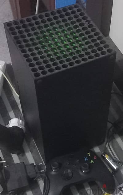 Xbox series X استعمال خفيف perfect condition بحالة المصنع