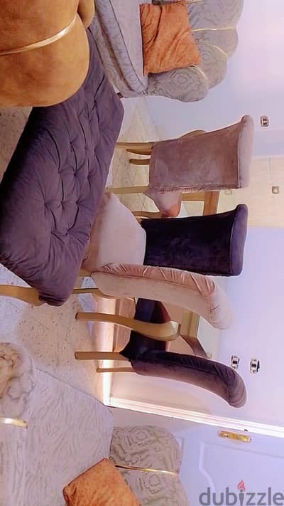 سفره اربع كراسي وبف كبير