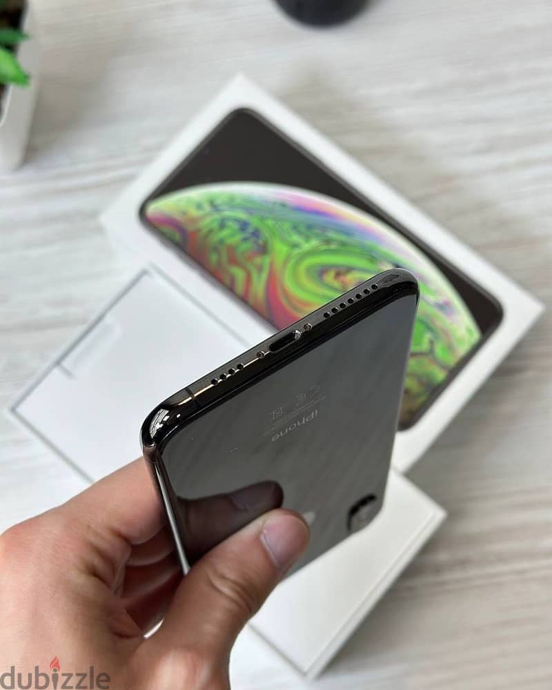 iPhone XS 4