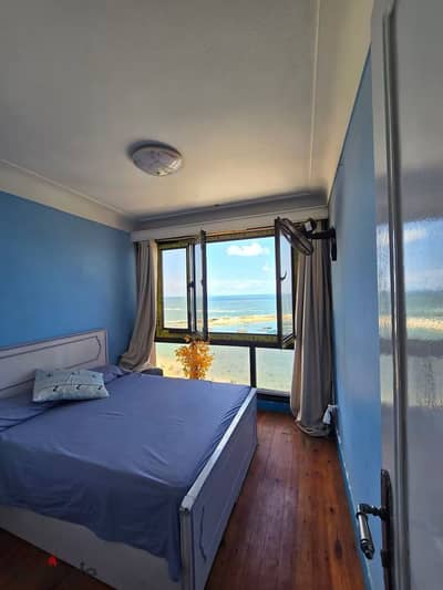 Apartment for daily rent in Sidi Bishr, Miami, directly on the beach with a magnificent view as if you are in the heart of the sea
