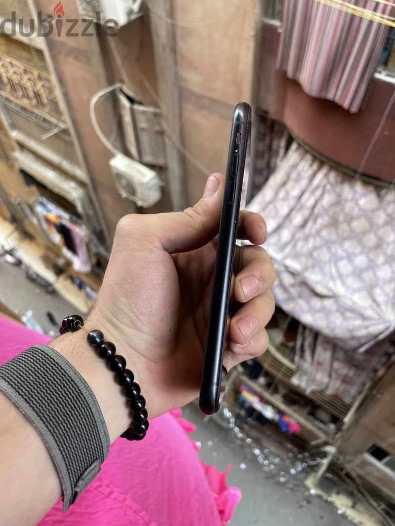 Apple - iPhone XR 3