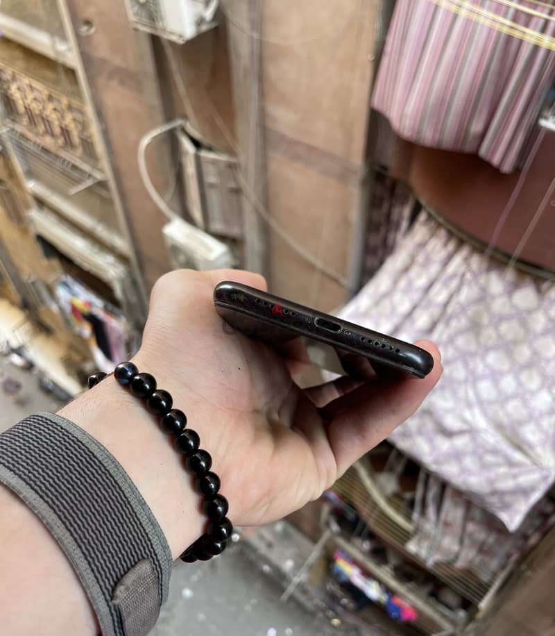 Apple - iPhone XR 4