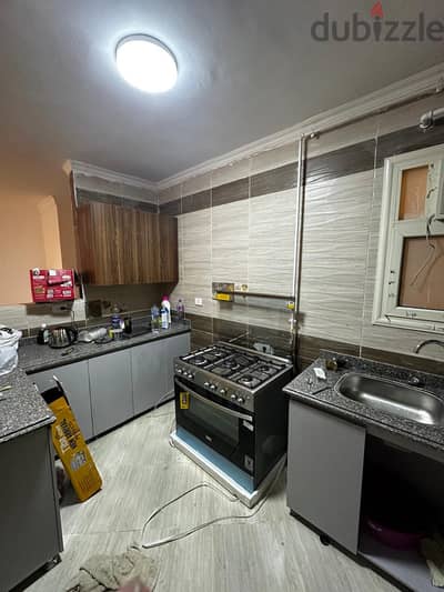 Full kitchen - Used for 2 years