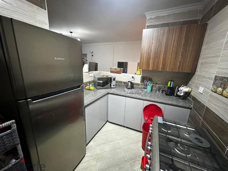 Full kitchen - Used for 2 years 1