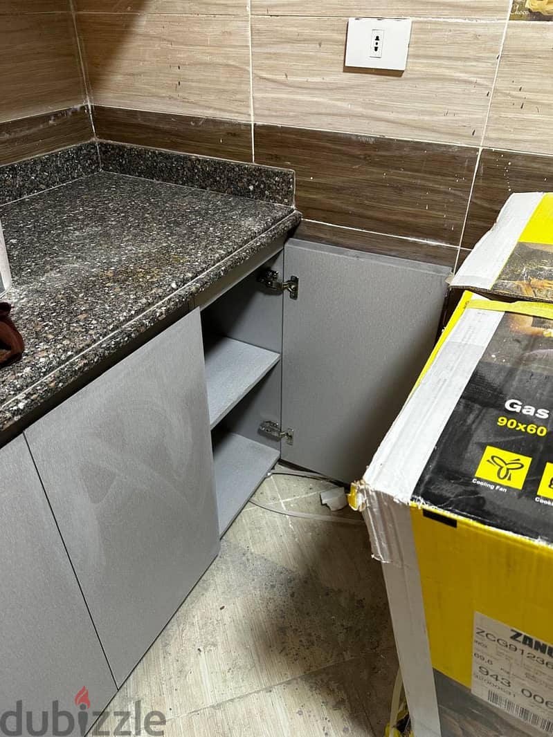Full kitchen - Used for 2 years 5