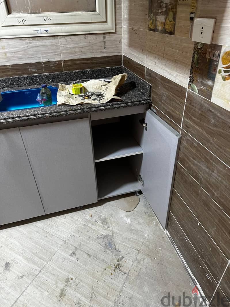 Full kitchen - Used for 2 years 6