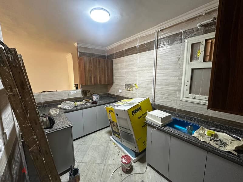 Full kitchen - Used for 2 years 7