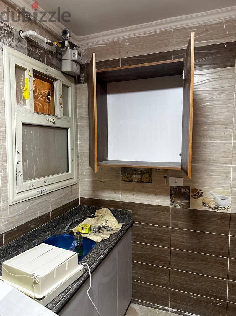 Full kitchen - Used for 2 years 8