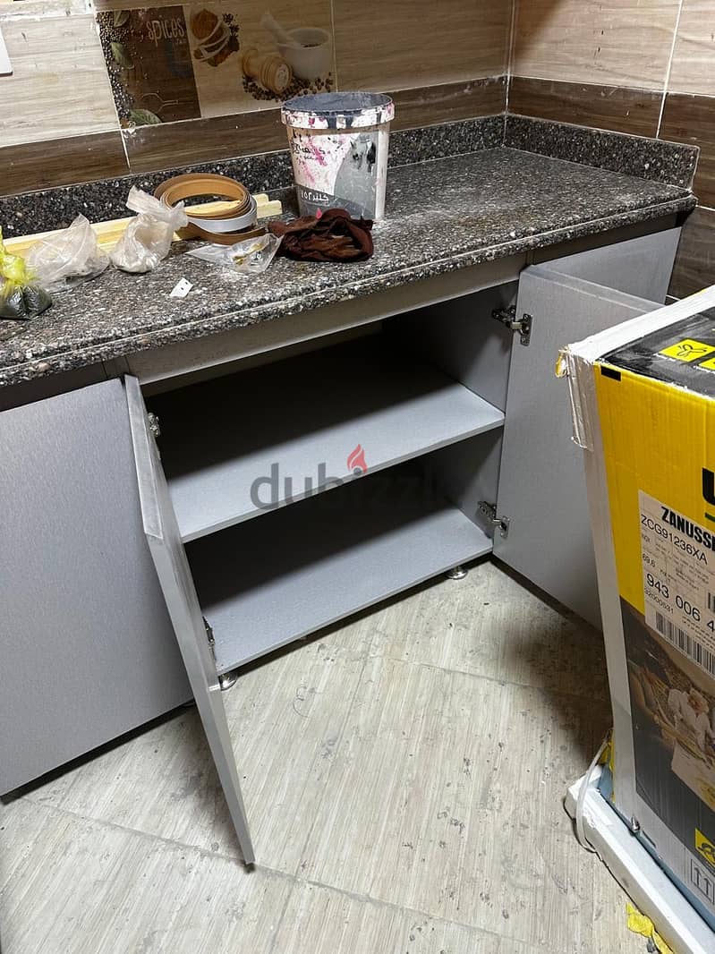 Full kitchen - Used for 2 years 11