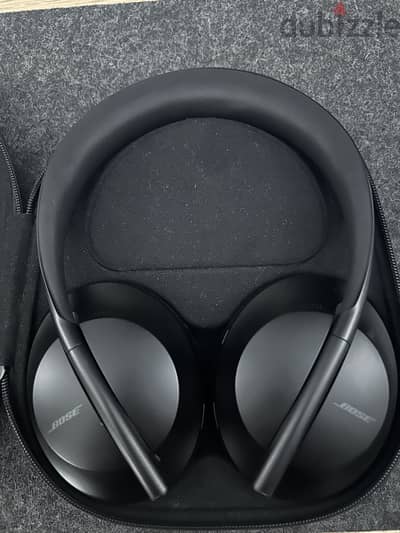 Bose Noise Cancelling Headphones 700 – Like New