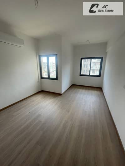 Apartment 3 Bedrooms for rent in fifth square marasem with kitchen and ac's view clubhouse