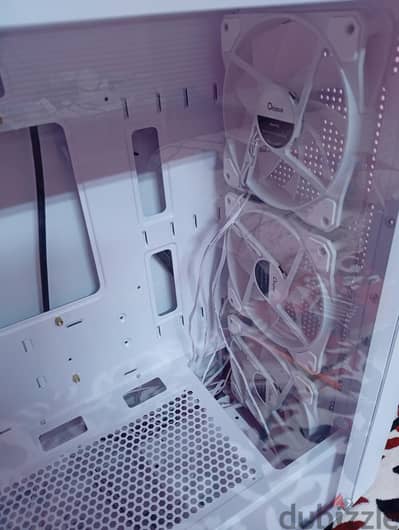 كيسة كمبيوتر مع ٤ مراوح RGB حقيقيين