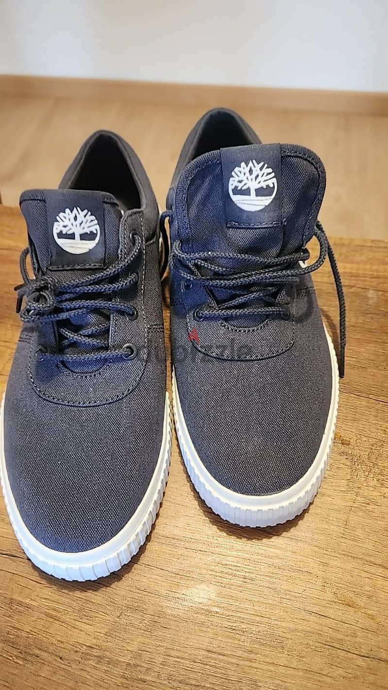 Timberland & TOMS Sneakers - Size 44 5